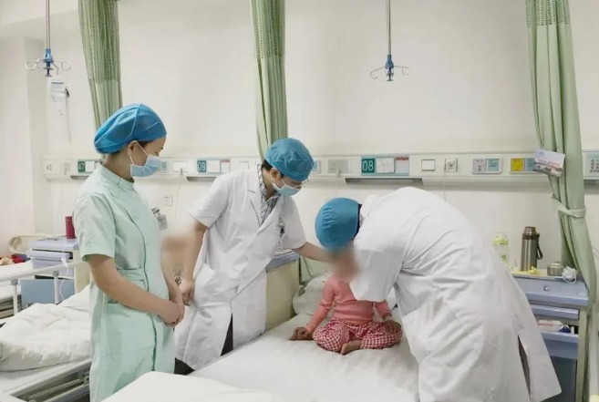 并发症|家长注意!三岁宝宝将纽扣电池塞入鼻孔三天