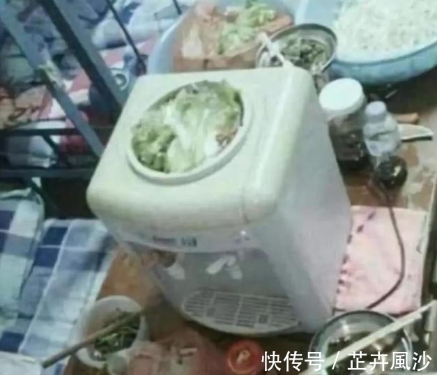 大学宿舍的“奇葩”做饭方式,电饭锅不算啥,班主任:人才辈出