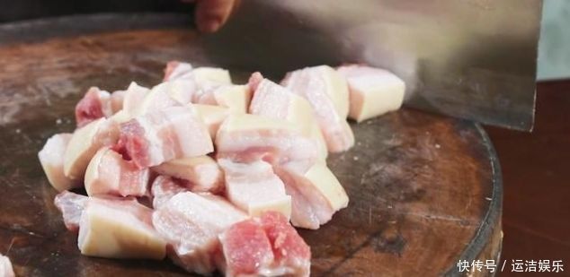 红烧肉|把五花肉扔进电饭锅,不加一滴水,出锅后一大锅都不够吃,太香了