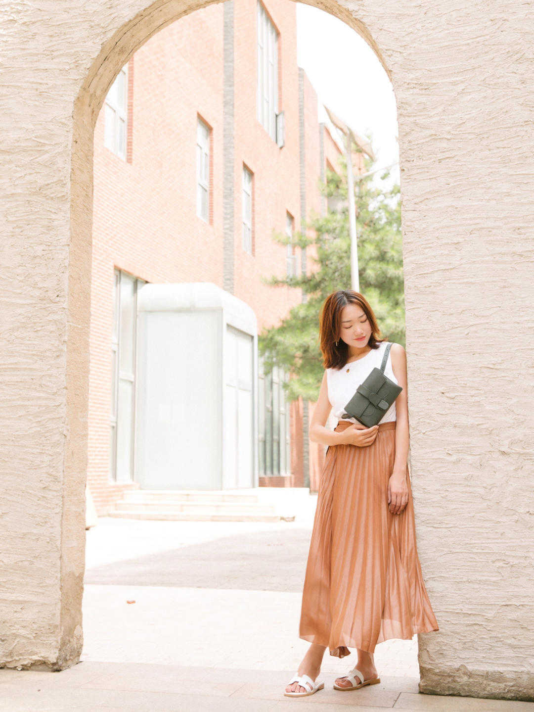 流行色|奔三奔四中年女性的穿搭技巧,减龄又时髦,分享几款穿搭方法