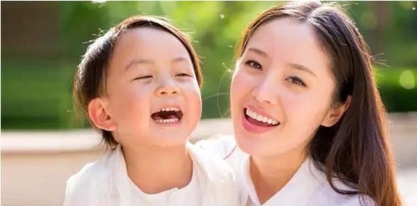 妈妈|决定孩子一生的,无关家庭贫富,而是母亲的这一点