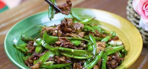  难怪饭店做的辣椒炒肉那么好吃，原来大厨都是这样炒的，先收藏了