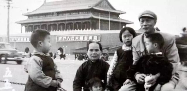 首长|一位老乞丐找到红军,身份令师首长惊讶,总理竟亲自出门迎接