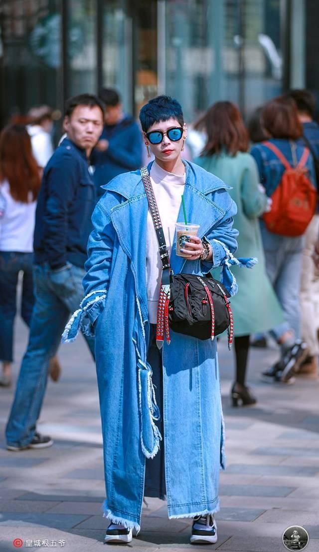 看似|每个人都有属于自己的穿法,看似很简单服装,穿起来美丽又有特点