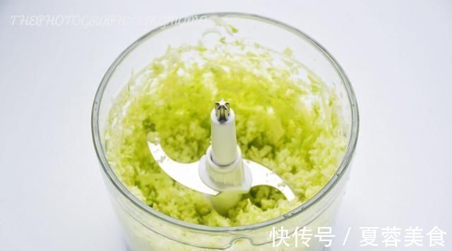 入秋后,我家最爱吃这菜包的饺子,比韭菜鲜,比肉香,便宜又营养