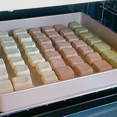 一次成功香酥可口三色炼乳小方