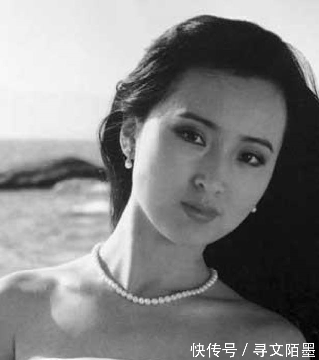 陈晓旭#林黛玉(陈晓旭)的一组黑白照,像民国走来的女子,比林徽因还美