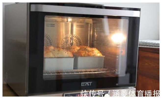 面团|怎么做出松软金黄的吐司,教你用对这一步,在家就能做出肉松吐司