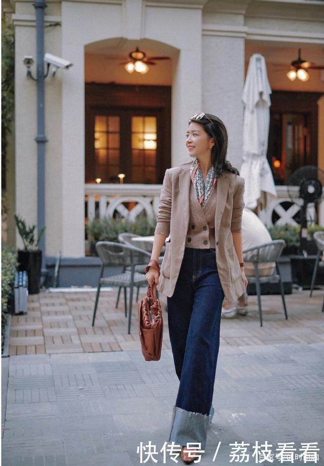 入秋该穿针织衫了,分享4组三木的经典搭配,照着穿想不时髦都难