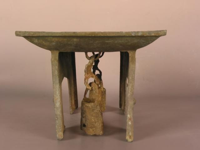 花尔楼遗址出土五件青铜器,其中一件青铜俎,为何悬着两个铃铛