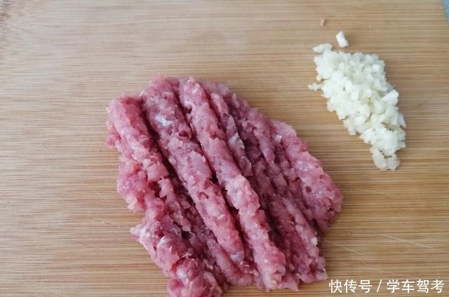 炒茄子时，多加1步，茄子不吃油不发黑，怎么炒都好吃