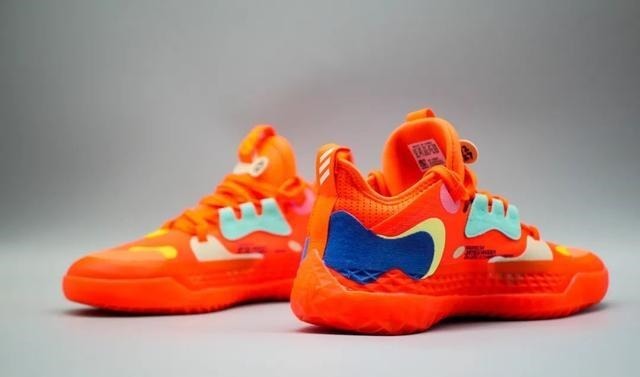 adidas 当之无愧的旗舰款!哈登5代能成为下一款划时代的战靴吗!