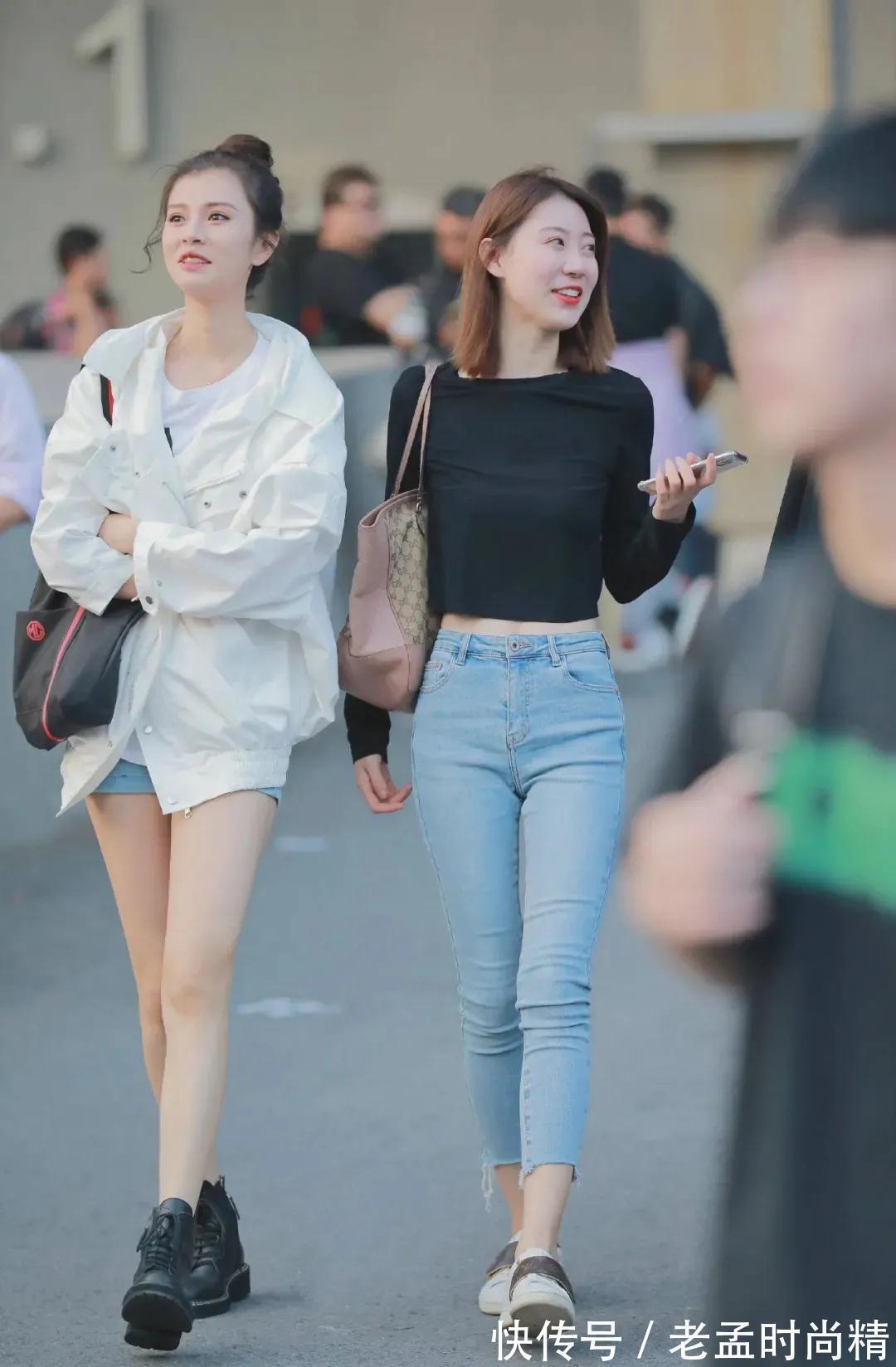 街拍 街拍穿牛仔裤的时尚性感美女