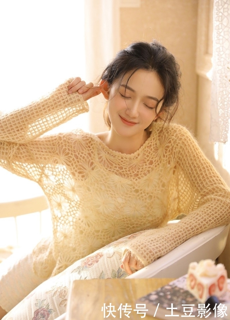 美腿|美颜:混血美女,性感香肩,美腿镂空衫,美不胜收