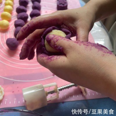 紫薯|周末超美味的少糖少油版紫薯奶黄月饼来袭，还不快吃
