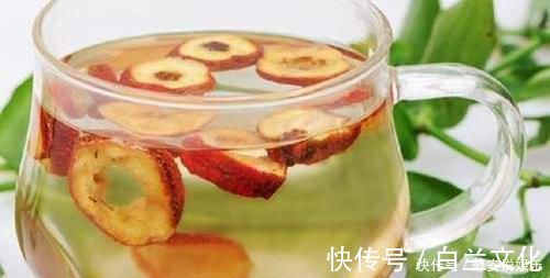 泡水|山楂和它泡水，连喝一周湿气全消，漂亮女人每天都在偷偷喝