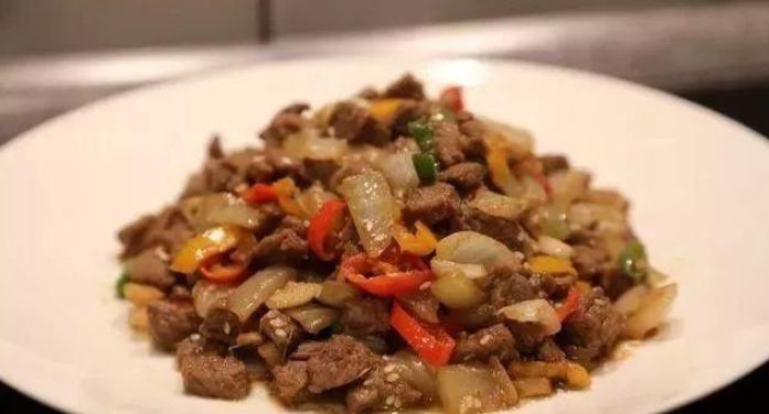 美食推荐：腐竹炒腊肠，青椒干煸五花肉，孜然洋葱炒牛肉粒