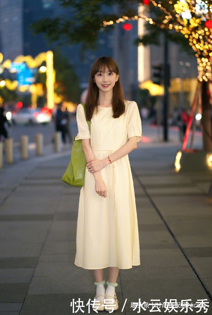 高跟鞋|今夏突然火起来的“白色平底鞋”,舒适、百搭又显高,适合小个子