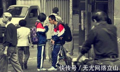 小池|“小荷才露尖尖角”经典诗句,却为何惹怒家长,要求从课本删除?