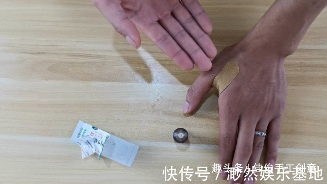 下水道|把藿香正气水抹在脚上真实用,解决了男女士的烦恼,进来学学吧!