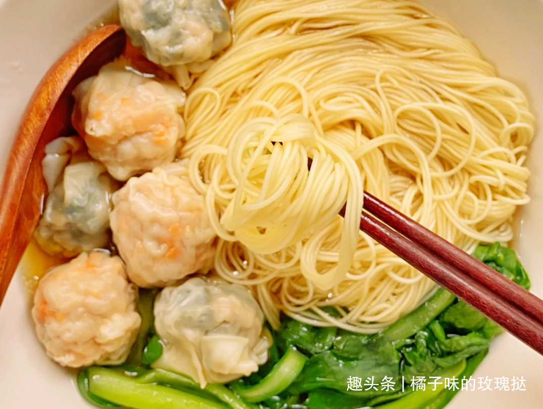 酸汤米线，菌菇浓汤面，鲜虾蟹籽云吞+紫菜鲜肉云吞面，鲜美入味