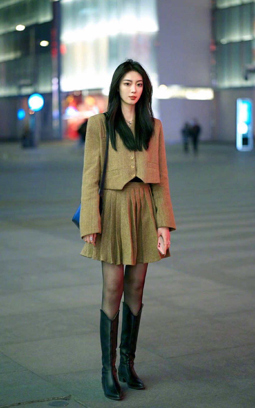 趁着春光无限好，穿上最时髦的春装出去浪，由内而外散发女性魅力