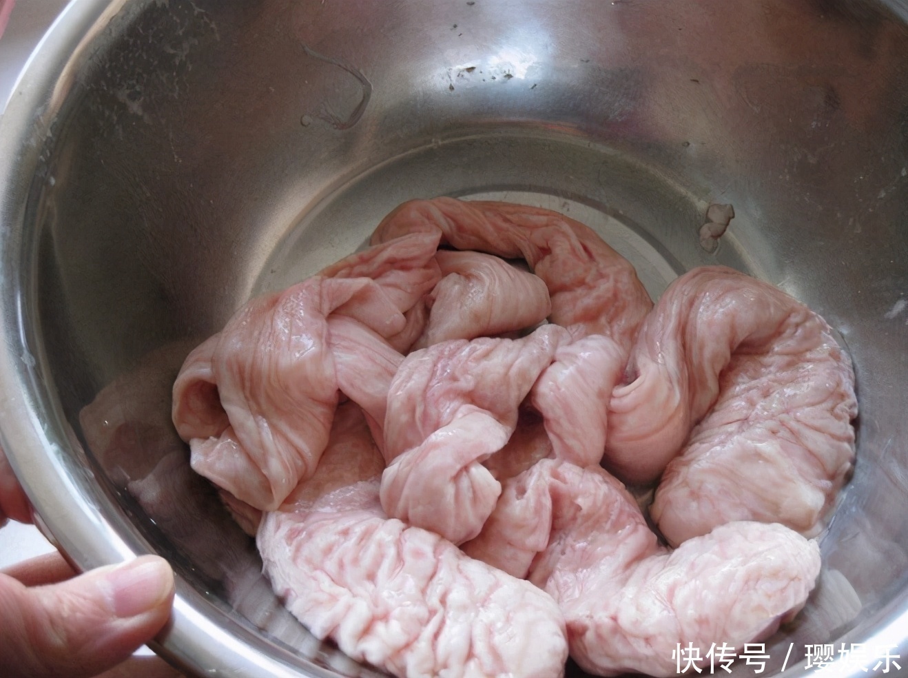 食用碱|洗大肠时，不用盐不用醋，换成这2样，10分钟洗干净，没腥臭味