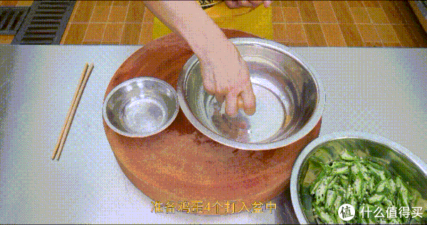 厨师长|王刚的美食精选 篇九十：厨师长教你：“秋葵炒蛋”的家常做法，清脆爽口，营养美味