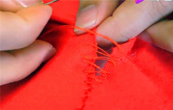 旧衣服不要扔，把锅盖放在上面简单缝一缝，客人来了抢着用