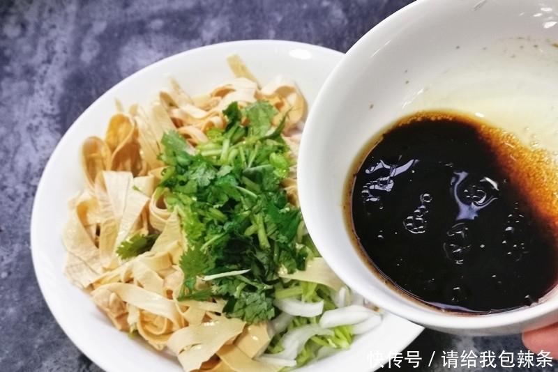 青萝卜|秋天吃凉拌菜,这道菜是不错的选择,清爽不油腻,还特别下酒下饭