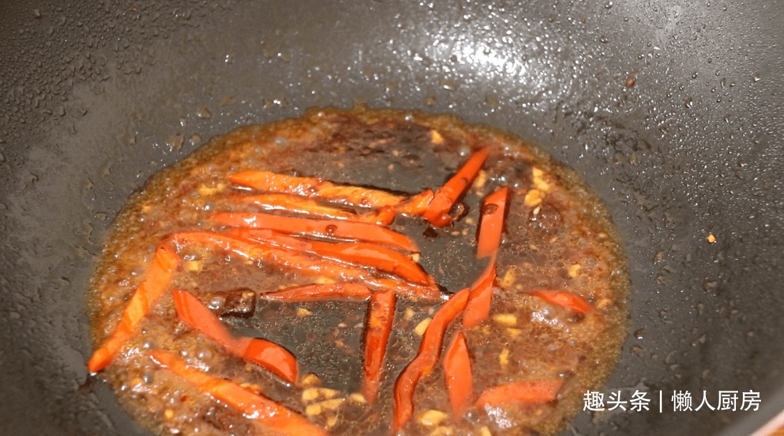 土豆别再炖肉了，教你一个新吃法，好吃到停不下来，比吃肉香！