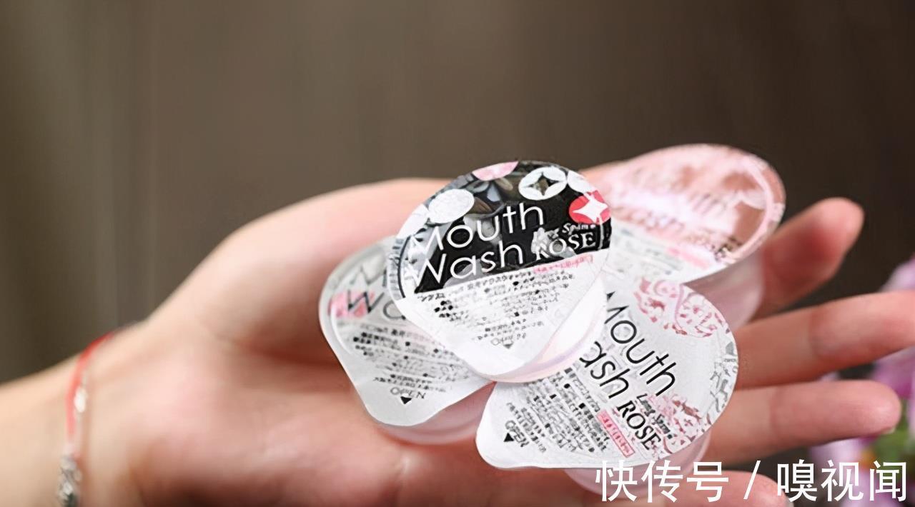 挎包|一个生活精致的女孩,挎包里除了口红之外,还少不了这3样东西