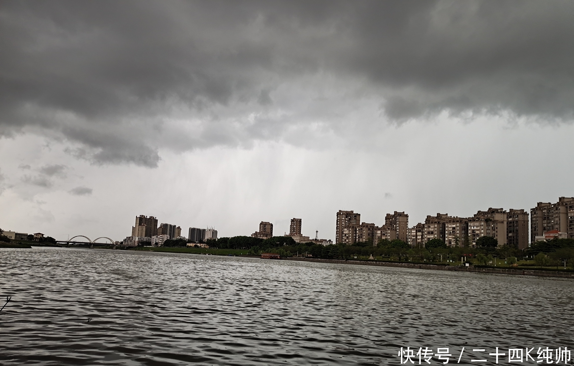 垂钓|在夏季垂钓开饵是关键点，关键点就在于饵料的状态，来了解下吧