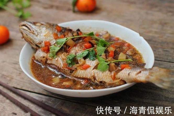 煎鱼,千万别直接下锅煎!大厨教你4招,不粘锅不破皮,不碎不腥