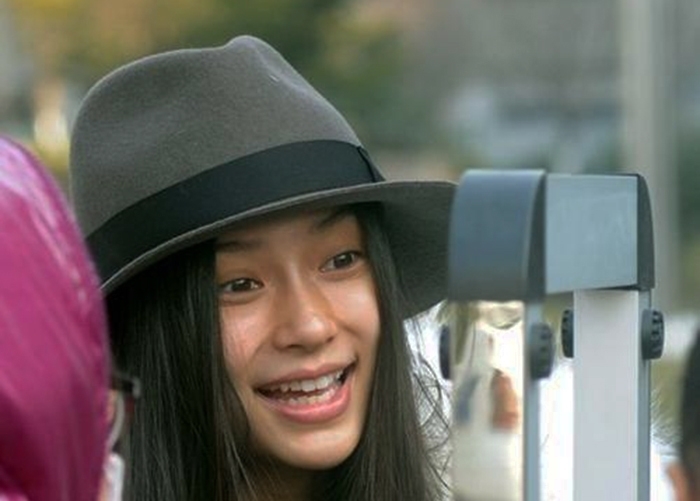 经常化妆和长期素颜的女生,10年后皮肤有多大差距,后悔才知道