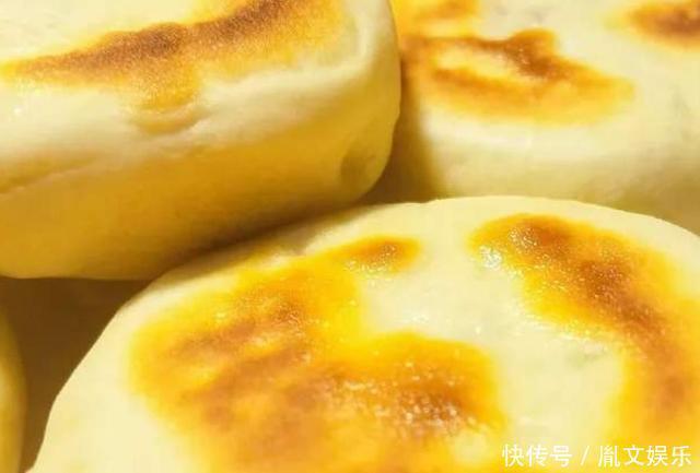 想吃粗粮不用买,教你做玉米红豆饼,香甜可口,孩子天天嚷着吃