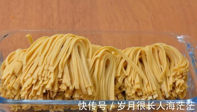 凉水|这款面食太香了,我家一周做四次,鲜香酥脆营养,孩子一顿吃六个