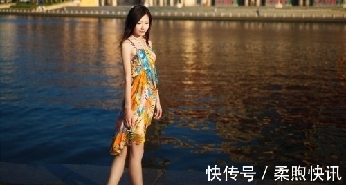 沉影@无力挥毫凝伫处,沉影寒潭月似钩;犹对孤灯语,泪眸飞溅一窗愁