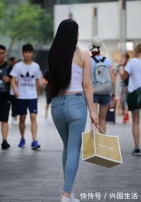 时尚|裤装女神怎么穿牛仔裤这样搭,夏日造型清新有活力