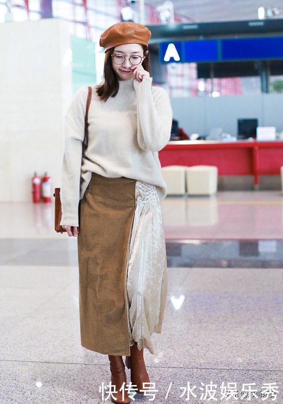 建议女生毛衣尽量不要搭裤子,瞧瞧明星们的穿法,也太时髦洋气了