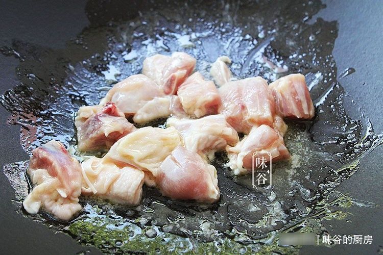 天冷了，吃炒菜不如炖菜，几种食材炖一锅，鲜美营养，浑身都暖和