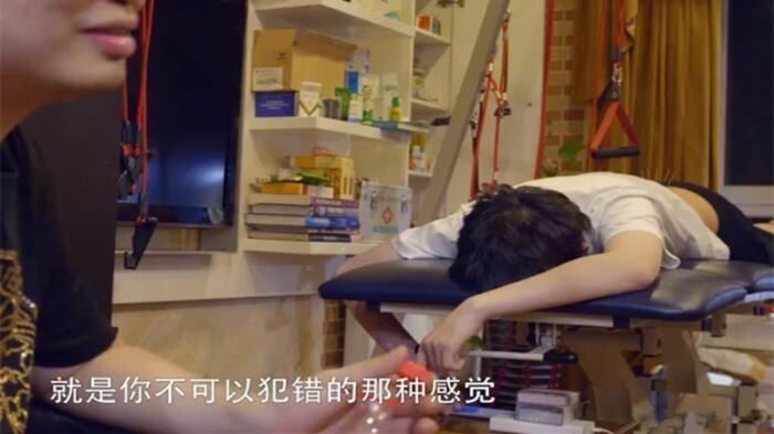废物|“没有UZI都是废物”，RNG纪录片教练怒骂选手，小虎曝内情略显无奈