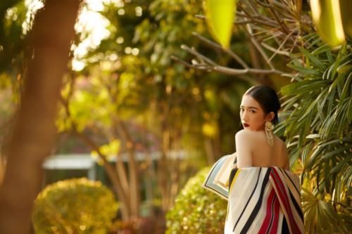 太尴尬!徐梦洁穿郑爽1年前礼服还同台,而孟美岐场场高定