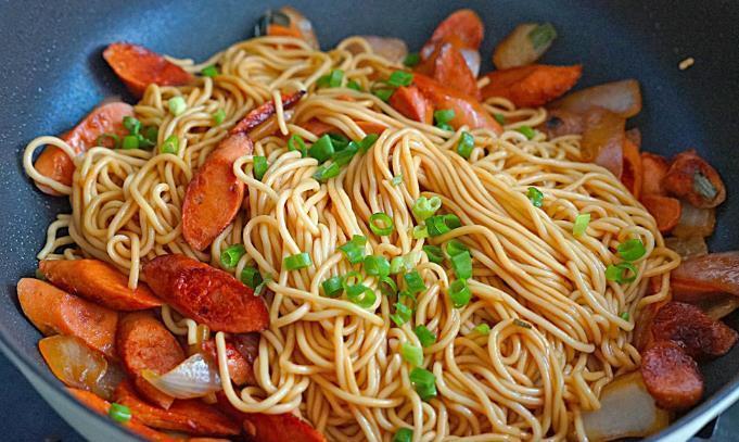 筋道|炒面时，牢记3个窍门，面条不起坨，爽滑筋道，每一口都很入味