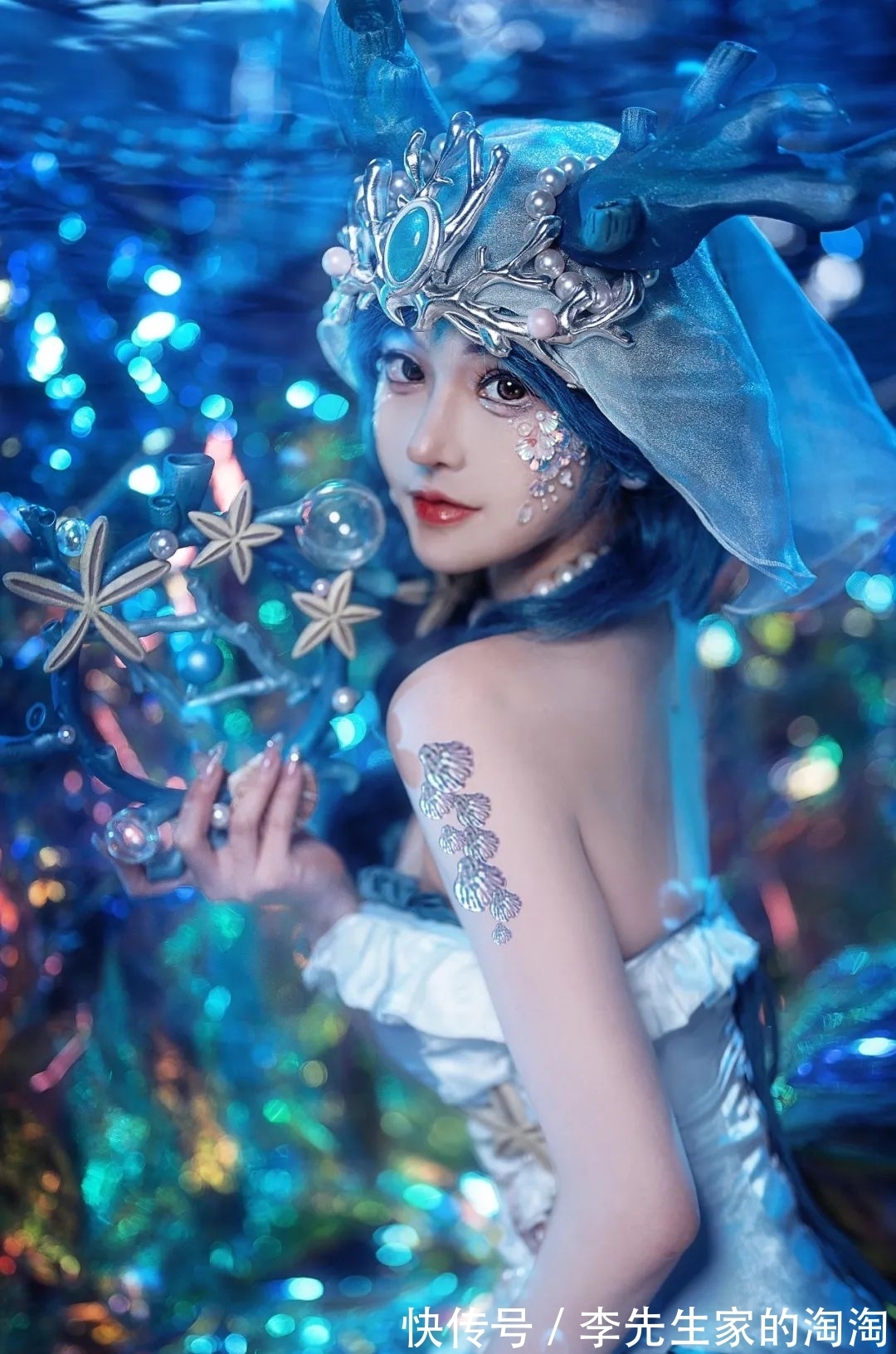 cos:第五人格祭司朝圣者渔女金皮的虚影cos正片@露儿