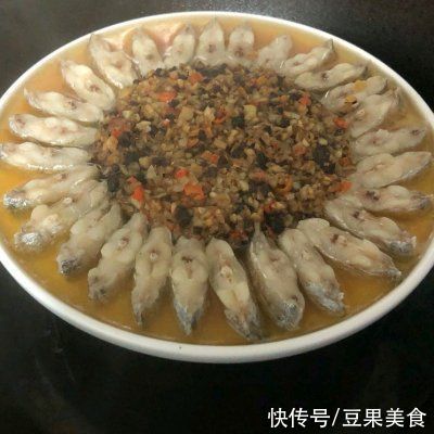 有了这盘年夜饭版蒜蓉豆豉蒸带鱼，米饭都要多煮几碗
