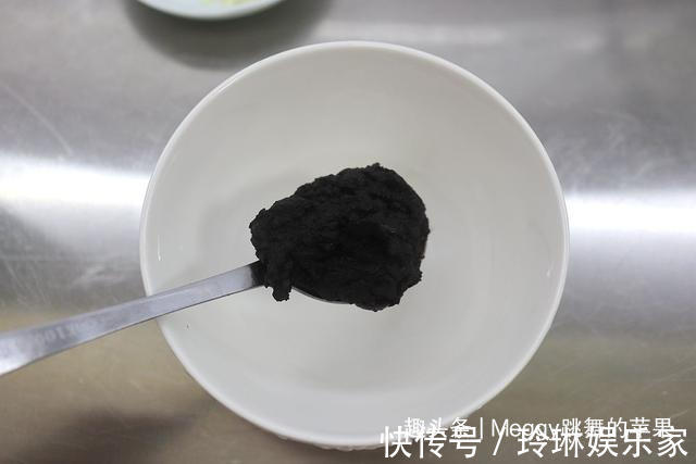 教你一款万能香辣酱，拌面卷饼炒肉丁全都用得上，每月我必熬2回