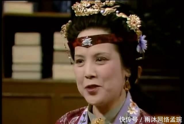 贾母教训王夫人,凤姐为何一言不发:她心里恨极了姑姑