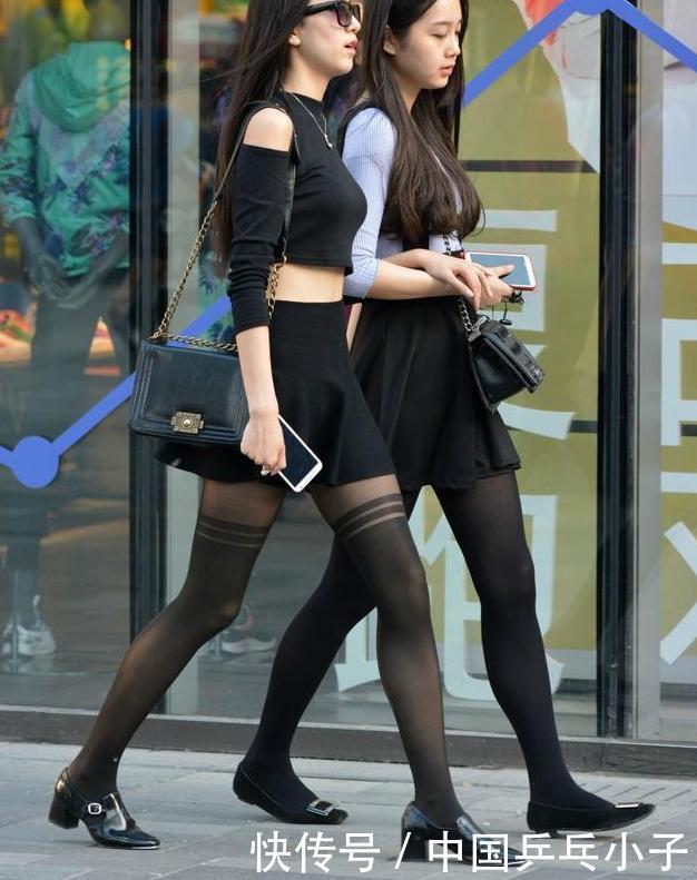 晚秋时节|晚秋时节,针织衫搭配百褶裙,纤细又显身材