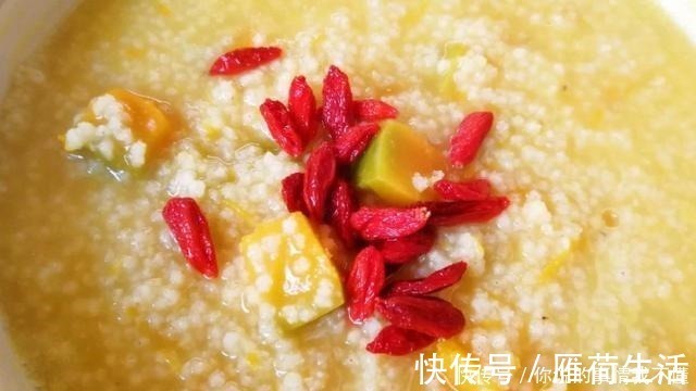 小米粥|人称“黄金粥”，女性常吃气血双补，白里透红，口红腮红都省了